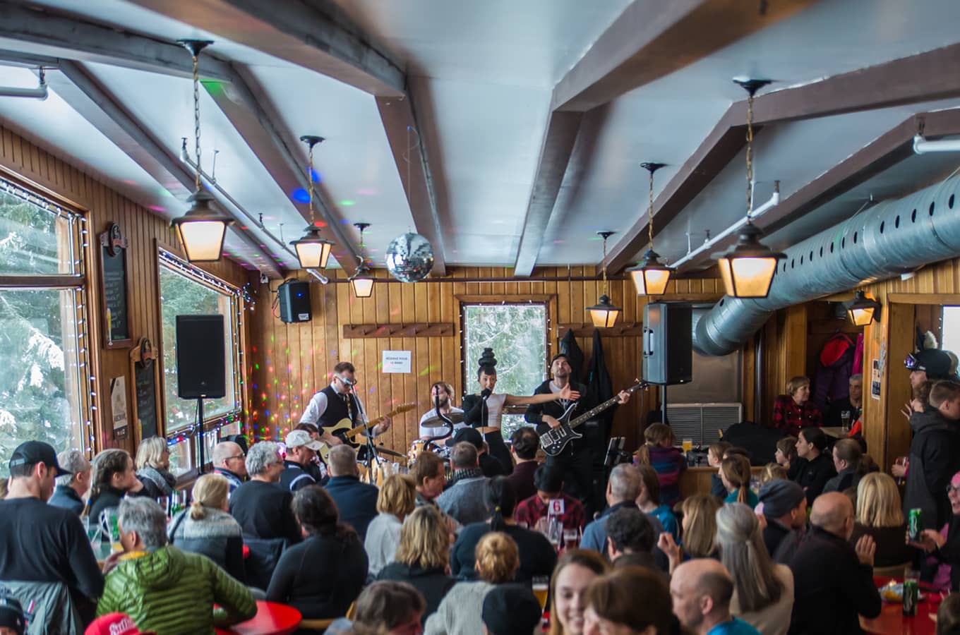 Bar Le Tucker: One of the Top 7 Après-Ski Spots in Canada!