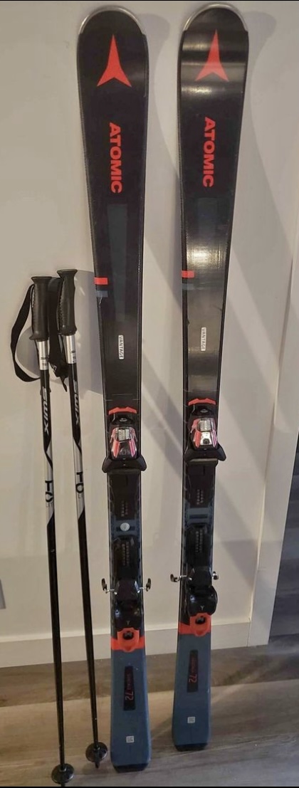 ski alpin Atomic Vantage 72 2021 homme (170 cm) super condition avec bâtons (125 cm) prix 250$