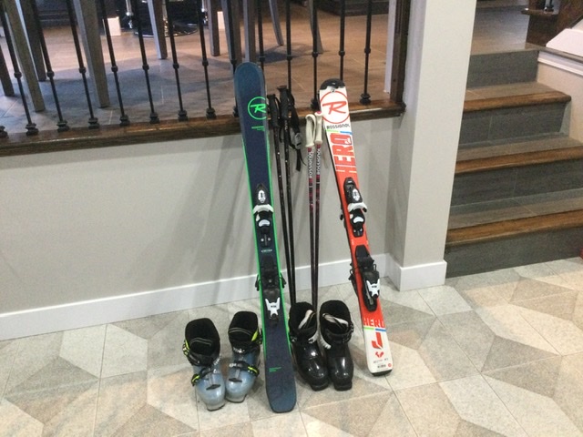 Paires de ski pour jeunes enfants